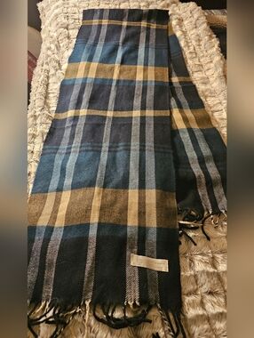 100% Cashmere Plaid Fringe Scarf NWOT